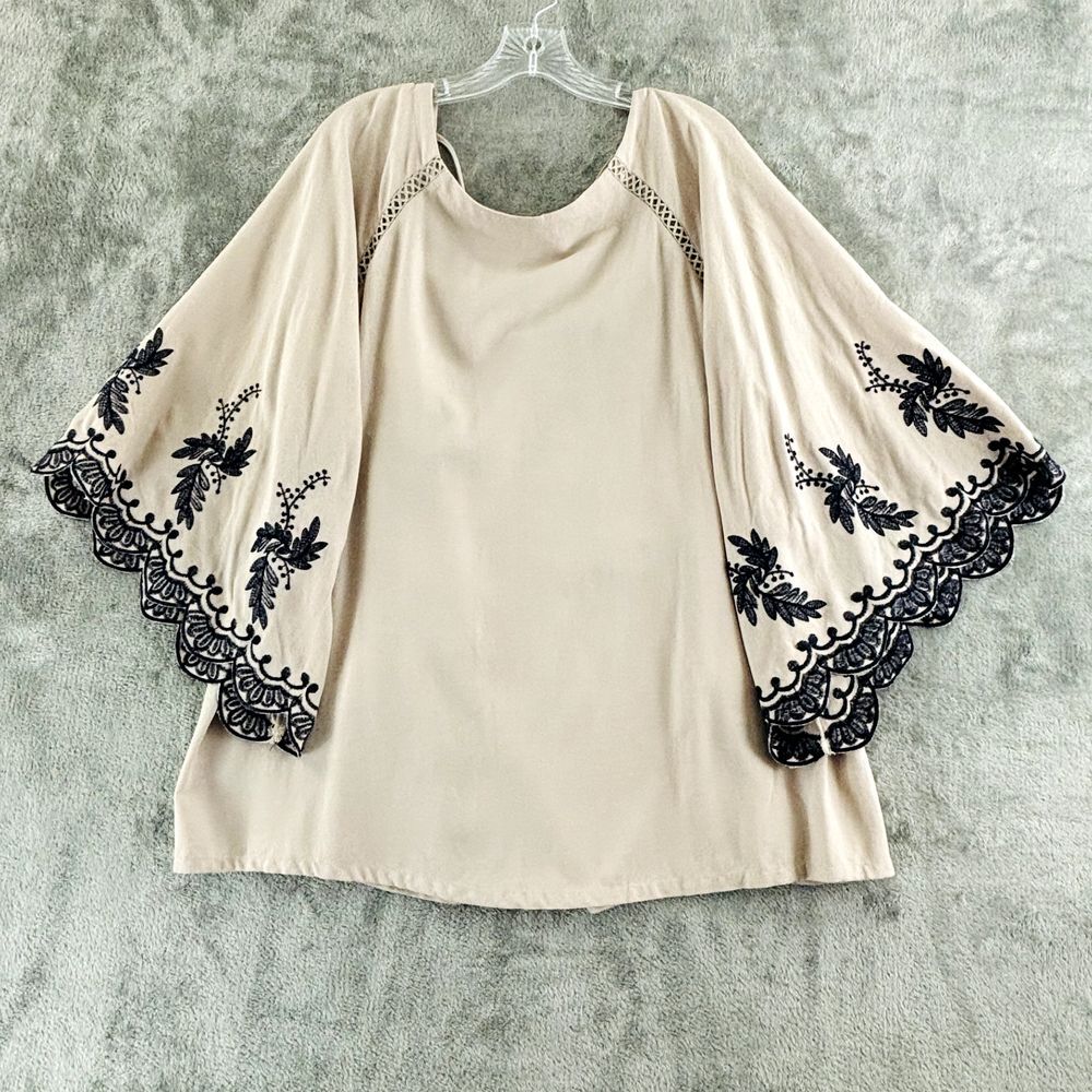 She + Sky Pullover Top Womens 2XL Tan Blue Embroidery Flutter Sleeve Blouse